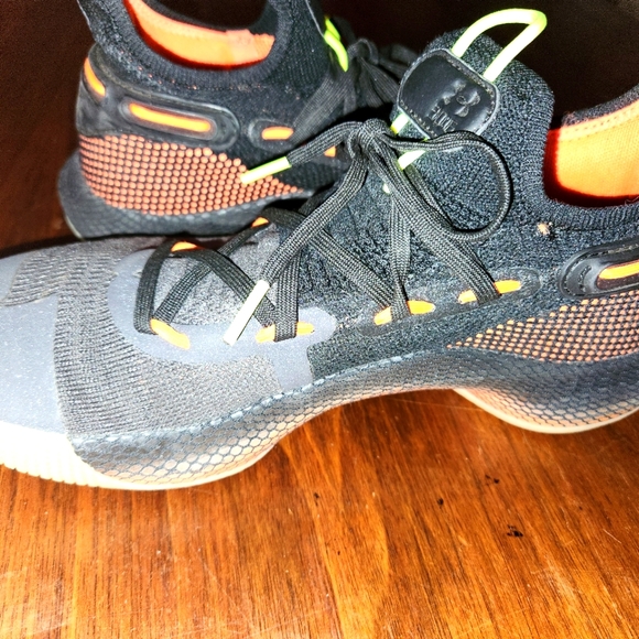 Under Armour Curry 6 Sneakers size 7Y - Picture 2 of 8